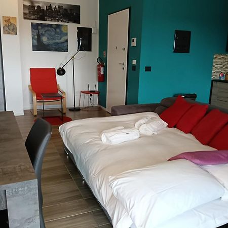 Kind Park - Sleek Apartment With Terrace & Parking บารี ภายนอก รูปภาพ