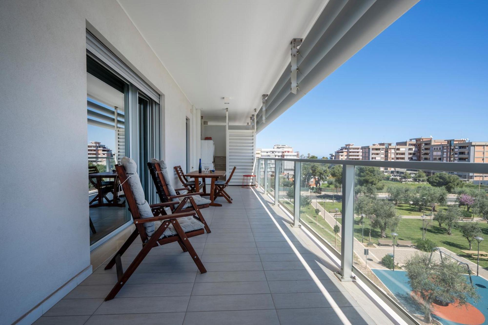 Kind Park - Sleek Apartment With Terrace & Parking บารี ภายนอก รูปภาพ