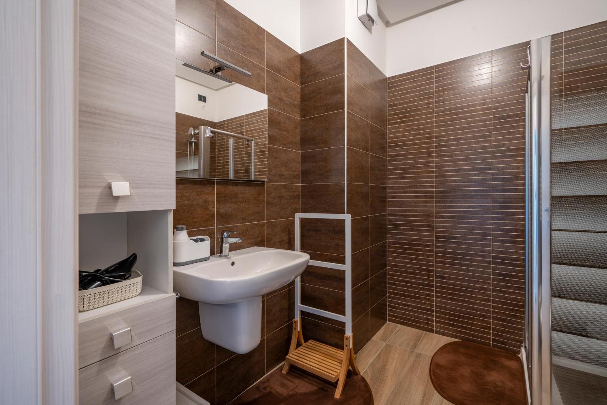 Kind Park - Sleek Apartment With Terrace & Parking บารี ภายนอก รูปภาพ