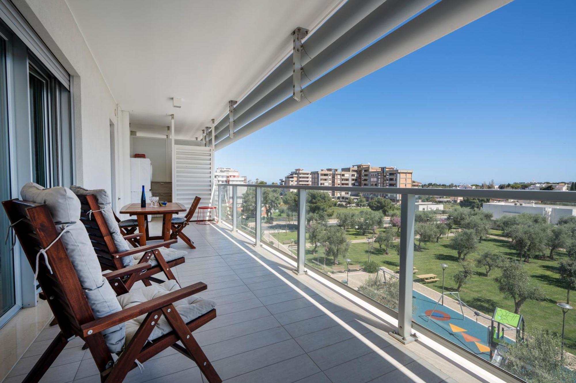 Kind Park - Sleek Apartment With Terrace & Parking บารี ภายนอก รูปภาพ
