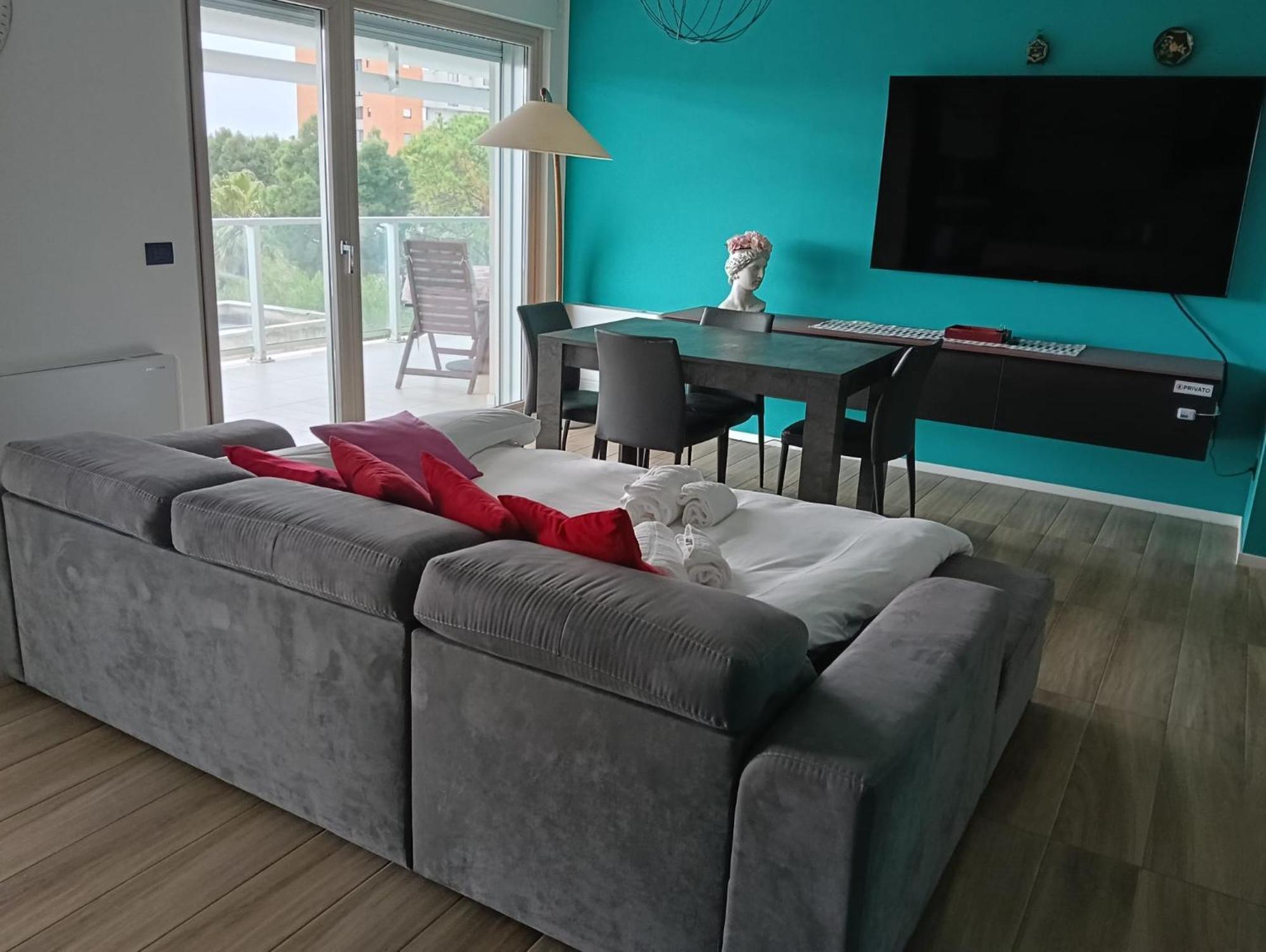 Kind Park - Sleek Apartment With Terrace & Parking บารี ภายนอก รูปภาพ